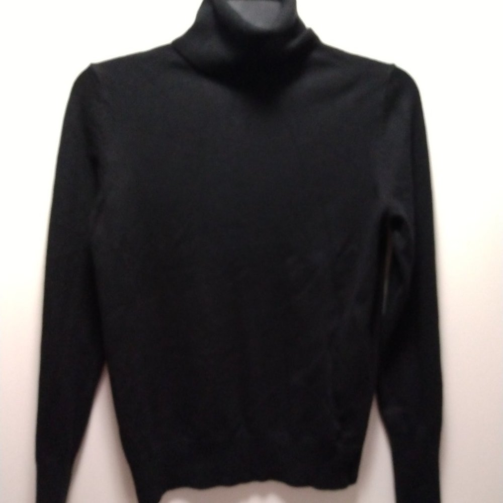 Black turtleneck, Classy. Size medium. #1 (of 3)